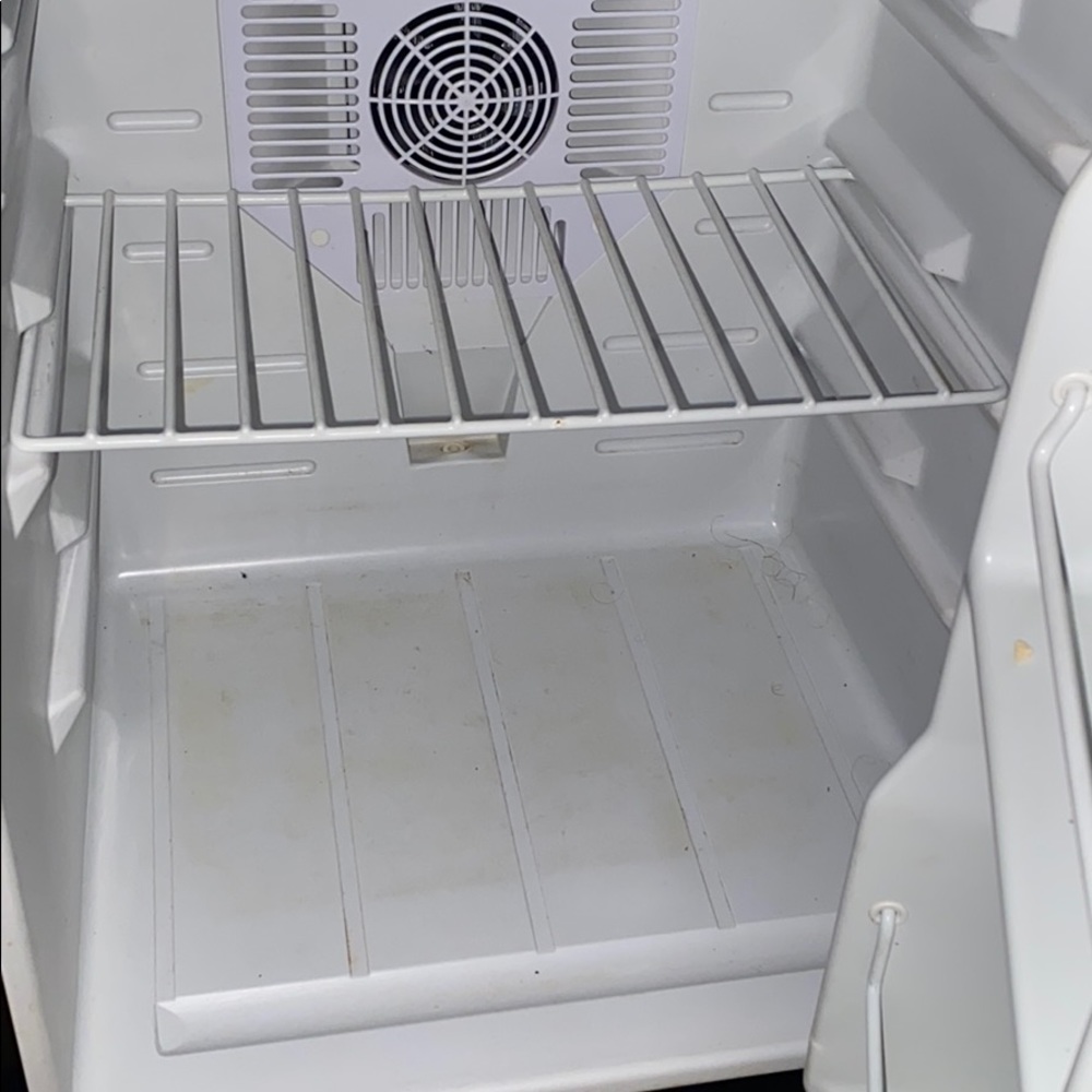 Small refrigerator - Picture 2 of 4